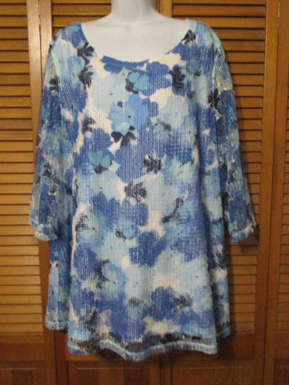 Catherines top lightweight & flowy 3/4 sleeves blues & white stretch size 2x